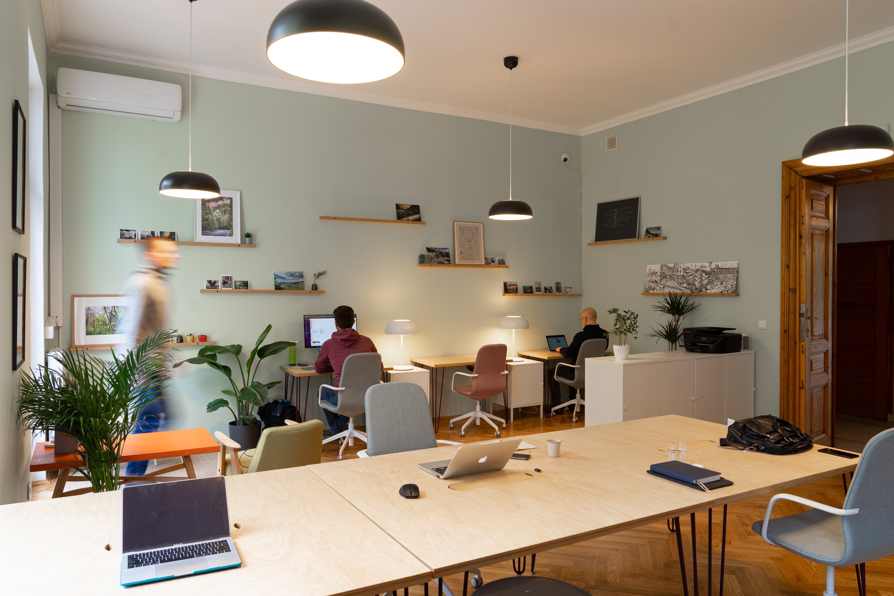 Os novos modelos de trabalho: remoto, home office e híbrido